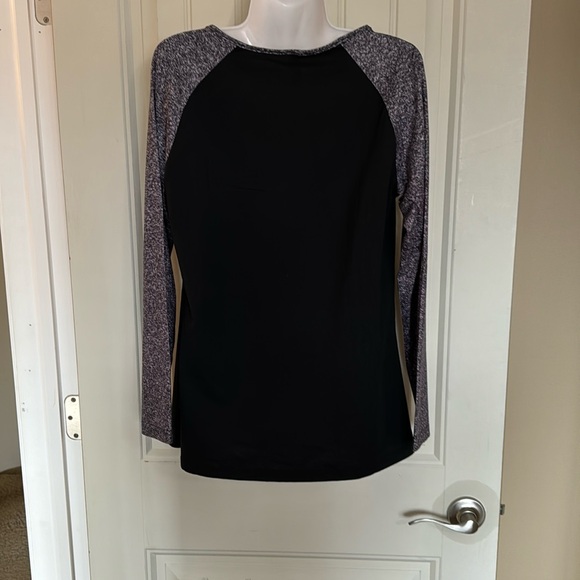 Black and Gray Jersey. Size M Noracora - Picture 3 of 3